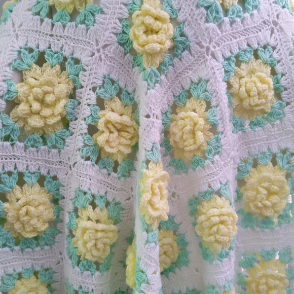 Vintage Handknit Crochet 3D Afghan Blanket Wrap Shawl - Picture 2 of 6